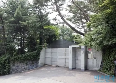 서울북부지방법원은 코오롱생명과학 소액주주 3인이 청구한 부동산 가압류 소송을 인용해 이웅열 전 코오롱 회장의 자택인 성북동 단독주택을 가압류하기로 결정했다. 사진=박정훈 기자