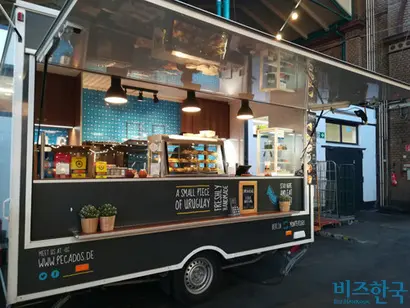실내형 시장인 ‘마르크트할레 노인’에서는 매주 목요일 오후 5시, 길거리 음식 축제인 ‘스트리트푸드 서스데이’가 열린다. 사진=박진영 제공