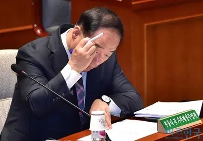 지난 25일 홍남기 경제부총리 겸 기획재정부 장관은 장래에 진행될 협상에서 개도국 특혜를 주장하지 않겠다고 발표했다. 29일 국회에서 열린 예산결산특별위원회 전체회의에서도 홍 부총리는 농업 예산 관련 질의를 받았다. 사진=박은숙 기자