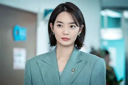 유엔빌리지 내 제이하우스에 살다가 신당동으로 이사 간 배우 신민아 씨. 사진=신민아 페이스북