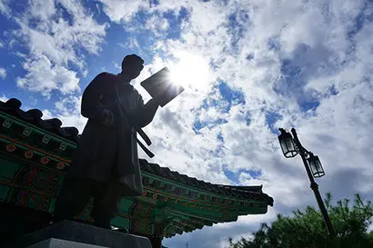 당대의 명창 박녹주를 ‘스토킹’했던 김유정. “유명 작가=훌륭한 사람”이라는 공식이 꼭 성립하진 않는다는 얘길 아이와 나눠보면 어떨까. 사진=구완회 제공