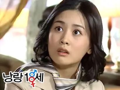 혁준의 첫사랑으로 등장해 혁준과 정숙 사이를 갈라놓으려 했던 문가영 역의 이다해. 이다해는 2007년 ‘​헬로! 애기씨’​에서 종갓집 종손녀로 출연하며 종갓집 종손과 결혼하지 못한 한(?)을 풀었다. 그나저나 요즘 같으면 종부가 되기 싫어서라도 혁준은 신랑감 기피 1호일 텐데, 신기한 일이지. 사진=KBS 홈페이지