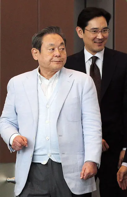 법제처는 이호진 전 회장과 유사한 상황인 이건희 삼성전자 회장의 삼성생명·화재 등 대주주 적격성과 관련해서도 금융위로부터 법령 해석을 의뢰받았는데, 이 사안에도 동일한 해석을 내놓을 것으로 전망된다. 사진=연합뉴스