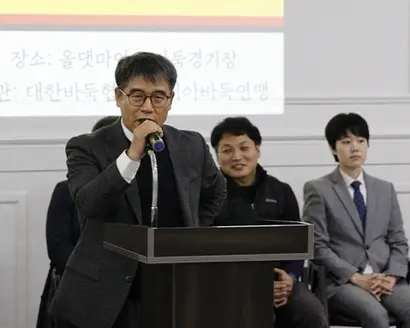 이날 대회에는 신상철 아시아바둑연맹 회장, 일요신문사 김원양 대표이사, 한국중고바둑연맹 김희용 회장, 대한바둑협회 강준열 부회장 등이 참석했다. 김원양 대표가 개화사를 하고 있는 모습. 사진=박주성 객원기자