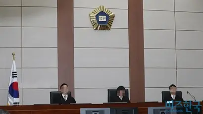 판사가 재판 과정에서 고의나 실수로 잘못된 판단을 해도 크게 제약이 없다는 지적이 나온다. 법정 모습으로 기사의 특정 내용과 관련없다. 사진=비즈한국 DB