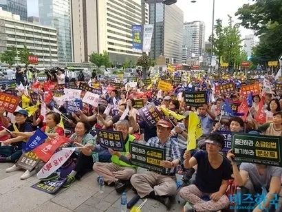 재개발·재건축조합 모임인 미래도시시민연대와 주거환경연합이 지난 9월 주최한 민간택지 분양가상한제 소급적용 반대집회 모습. 사진=차형조 기자