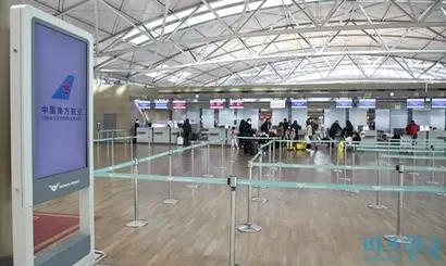 신종 코로나 바이러스가 여행 업계에 그늘을 드리우고 있다. 30일 오후 중국 단체 여행객이 줄어들면서 한산한 인천국제공항 제1터미널. 사진=임준선 기자
