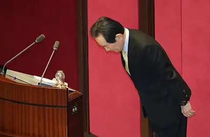 정세균 국무총리가 5일 오후 국회에서 열린 본회의에서 신종 코로나바이러스 감염증(코로나19) 추가경정예산안(추경)의 조속한 통과를 요청하는 시정연설을 마친 뒤 인사하고 있다. 사진=연합뉴스