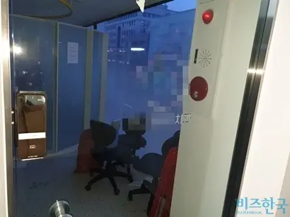 재정위기로 병원을 유지하기도 힘들어 폐업 수순에 돌입하는 거 아니냐는 이야기도 나온다. 비즈한국 취재 결과 해당 병원은 1억 3천만 원에 달하는 건강·​장기요양보험료가 체납돼 지난 13일 국민건강보험공단으로부터 압류 예정 통보를 받았다. 사진=김명선 기자