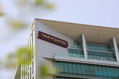 태영건설이 이마트의 마곡지구 땅을 사들이는 등 최근 인수·합병(M&A) 업계에 건설사들이 큰손으로 떠올랐다. 정부의 강력한 부동산 규제와 코로나19로 인한 경기 침체 등으로 미래 먹거리를 확보하려는 발걸음이 빨라지고 있다. 사진=박은숙 기자