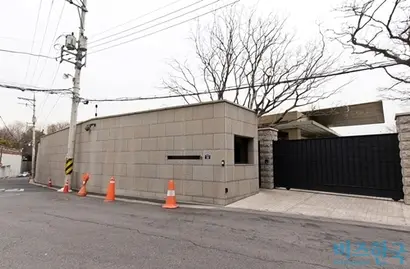 이명희 신세계 회장이 이태원언덕길에 보유한 개별주택 공시가격 277억 1000만 원의 단독주택. 사진=최준필 기자
