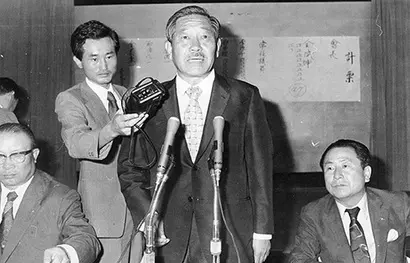1973년 9월 4일 김성곤 쌍용그룹 회장이 대한상공회의소 제8대 회장으로 취임해 취임인사를 하고 있다. 사진=연합뉴스