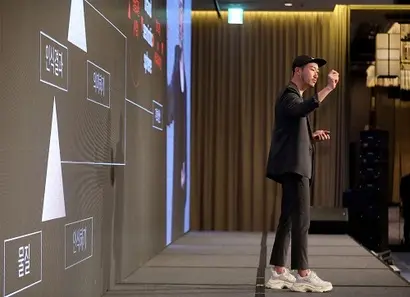 지난해 열린 브랜드비즈 컨퍼런스 2019에 강연자로 나선 최장순 엘레멘트컴퍼니 대표가 올해 기획과 진행을 맡아 눈길을 끈다. 사진=브랜드비즈 컨퍼런스 사무국 제공