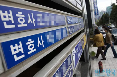 김 전 회장의 폭로는 서초동 변호사 업계 전체에 적지 않은 여파를 미칠 것으로 보인다. 검사 출신 전관 변호사가 의혹 과정에 핵심으로 등장하기 때문이다. 사진=박은숙 기자