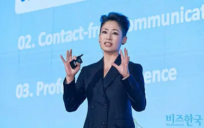 언컨택트 시대의 소통은 어때야 할까. 지난 10월 15일 브랜드비즈 컨퍼런스 2020에서 황정선 대표가 비대면 상황의 커뮤니케이션에 대해 강연하는 모습. 사진=최준필 기자