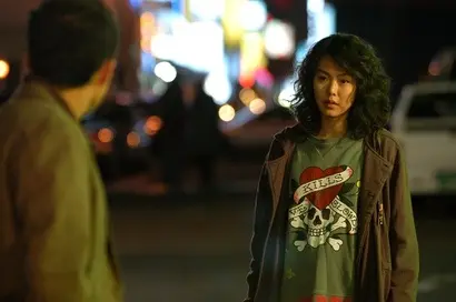 ‘굿바이 솔로‘는 누구 하나 평면적인 캐릭터가 없다. 그를 잘 살리는 건 배우들의 노력 덕택. 특히 김민희는 이 드라마로 연기 각성을 했다고 할 만큼 이전의 ’발연기‘ 논란을 잠재우는 좋은 연기를 보였다. 사진=KBS 홈페이지