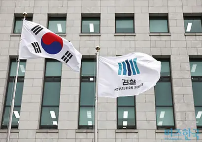 사실 관계는 아직 오리무중이지만, 정관계를 넘어 검찰 로비 의혹까지 제기되면서 검찰 안팎은 뒤숭숭하다. 사진=임준선 기자