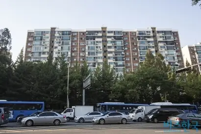올초 정비사업 일몰 대상에 올랐다 서울시로부터 일몰 기한 연장 결정을 받은 서울 강남구 압구정특별계획3구역. 사진=비즈한국 DB