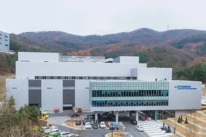 현대건설기계가 KCC 소유 부지를 매입해 준공한 ‘기술혁신센터’​. 사진=현대건설기계 제공