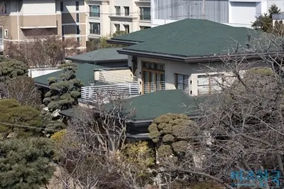 고 이건희 삼성 회장이 43년간 보유했던 장충동 단독주택을 유족들이 상속받자마자 CJ문화재단에 증여했다. 사진=임준선 기자