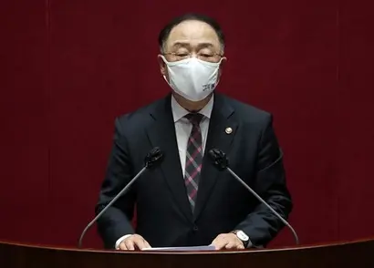 홍남기 경제부총리 겸 기획재정부 장관은 미국의 인플레이션 본격화, 금리 상승 우려 등의 불확실성이 있다고 판단했다. 사진=박은숙 기자