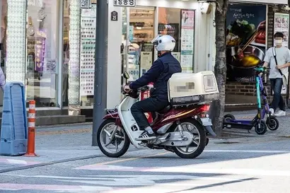 배민과 쿠팡이츠의 단건배달 경쟁으로 배달 라이더의 몸값이 오르고 있다. 사진=최준필 기자