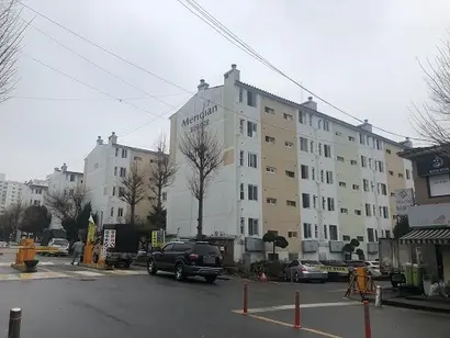 경기도 안산시 상록구 본오동의 월드아파트 전경. 월드아파트는 상록수역이 GTX-D 노선의 정차역으로 거론되며 가격이 급등했다가 최근 하락세로 돌아섰다. 사진=박해나 기자