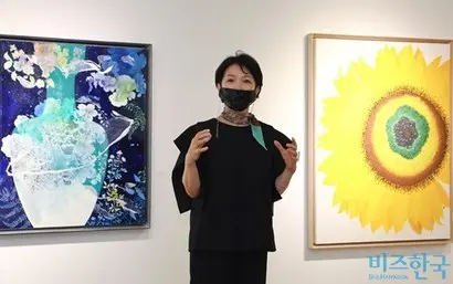 한국미술응원프로젝트협회 회장 이영수 작가는 “코로나19로 어려운 상황이지만 작년보다 더 많은 작가들이 참여해주어 감사하다. 앞으로도 좋은 작가분들이 많이 참여할 것을 기대하며 저도 노력을 다하겠다”고 인사했다. 사진=박정훈 기자