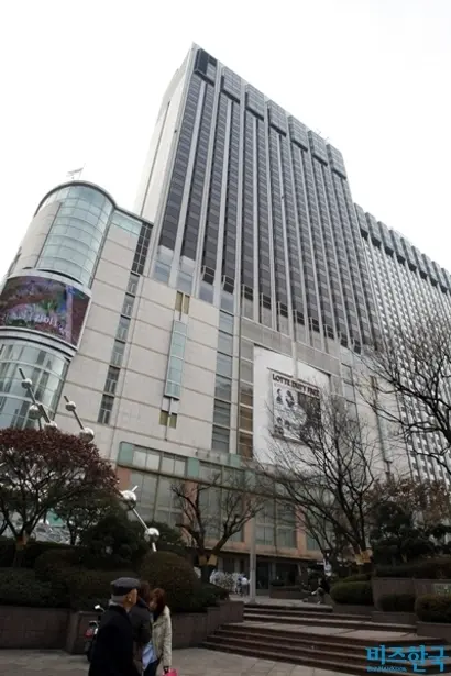 서울 중구 소공동 롯데백화점·롯데호텔. 서진=비즈한국DB