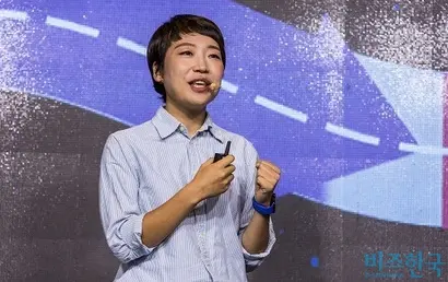14일 서울 포시즌스호텔에서 열린 ‘브랜드비즈 컨퍼런스 2021’에서 염지현 아크앤파트너스 디렉터가 ‘뉴스타트'에 꼭 있는 것, 그리고 반드시 없는 것’이라는 주제로 발표하고 있다. 사진=최준필 기자