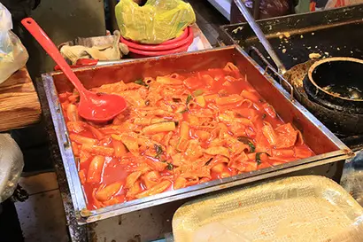 베트남 젊은이들의 인기 한국 음식, 떡볶이. 사진=한국관광공사(김지호)