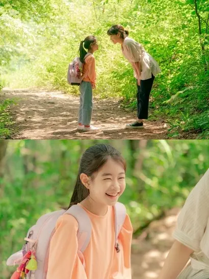 딸에게 밝히지 못한 비밀을 말해야 하는 엄마가 딸과 보내는 하루를 보여준 ‘반디’. 연출을 맡은 최희서가 엄마를 연기했다. 아역 배우 박소이의 세심한 연기가 돋보인다. 사진=왓챠 제공
