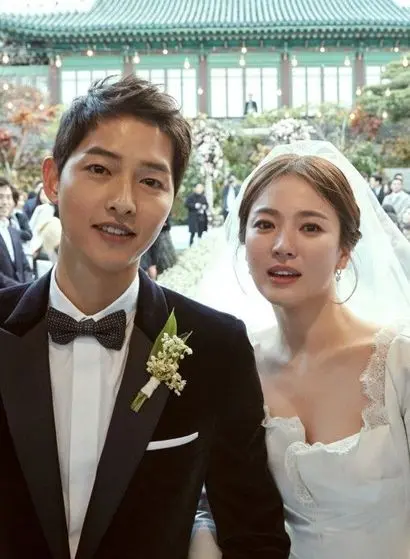 송중기·송혜교 씨의 결혼 당시 모습. 사진=비즈한국 DB