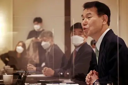 지난 1월 26일 서울 중구 은행회관에서 열린 금융플랫폼 간담회에 참석한 정은보 금융감독원장. 금융당국이 디지털 금융 혁신과 감독을 모두를 강화하고 나섰다. 사진=연합뉴스
