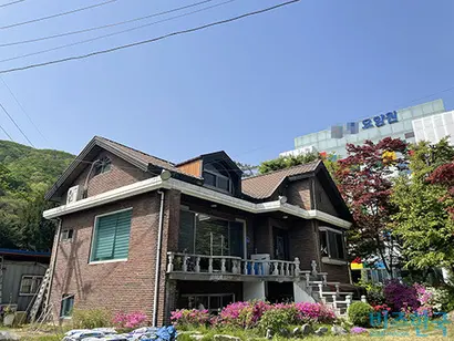 A 요양원 옆에 위치한 전원주택. 이곳은 윤석열 대통령 당선인 장모 최 씨가 소유하다 2019년 ESI&D에 매매됐다. 사진=전다현 기자