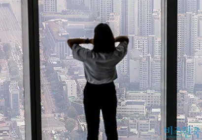 5월 23일 서울 송파구 올림픽로 300 롯데월드타워 서울스카이에서 본 서울 아파트 전경. 사진=최준필 기자