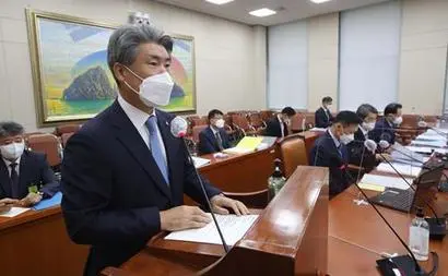 윤종원 IBK기업은행장이 2021년 10월 국회 정무위원회 국정감사에 출석해 보고하고 있다. 사진=국회사진취재단