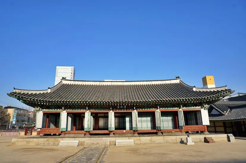 관찰사의 업무 공간인 선화당. 강원감영의 중심 건물로 조선 시대 모습 그대로 서 있는 몇 안 되는 건물 중 하나다. 사진=구완회 제공