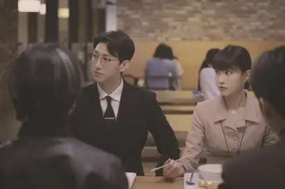 우영우와 팀을 이루는 한바다 로펌 동료들은 저마다 우영우를 취하는 태도가 다르다. 정명석부터 로스쿨 동료 최수연, 같은 신입 변호사 권민우, 송무팀 직원 이준호를 보면서 소수자라 불리는 이들을 어떻게 대해야 하는지 생각해 보게 된다. 사진=ENA 제공