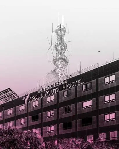 사진미술관의 주요 소장품들을 선보인 ‘정착세계’전에 나온 사진 작품들. 이재욱_그레이드X익스포저, 중앙정보부, 2020, 투광성 필름, 라이트박스, 70.5×56.5cm