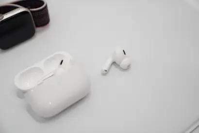 에어팟 프로 2세대는 전작 대비 액티브 노이즈 캔슬링 등 성능이 대폭 개선됐다. 사진=최호섭 제공