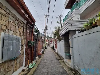 2006년 재정비촉진지구 지정 이후 진행이 더뎠던 신림1구역 재개발 사업이 16년 만에 다시 속도를 내고 있다. 서울 관악구 신림동 808일대의 모습. 사진=강은경 기자