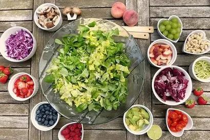 항암 치료, 수술, 방사선 치료 등을 받으면 위와 장의 기능이 떨어져 식욕부진과 소화 흡수 기능이 현저히 저하된다. 건강하고 좋은 음식을 먹어 소화 흡수를 높이는 식이요법이 중요하다.
