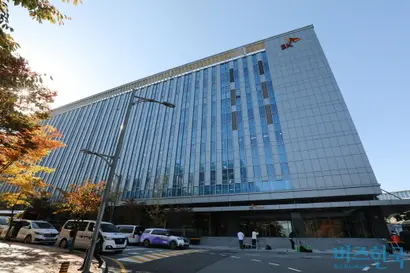 지난 15일 경기도 성남시 판교 SK C&C 데이터센터에서 화재가 발생해 카카오톡과 포털 '다음'을 비롯한 다수의 카카오 서비스와 네이버 일부 서비스, SK 관계사 홈페이지 등에서 오류가 발생했다. 17일 판교 SK C&C 데이터센터. 사진=박정훈 기자