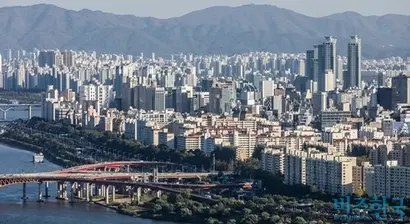 서울 매봉산 전망대에서 바라 본 강남 일대 아파트 모습. 사진=최준필 기자