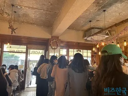가게 내부에도 대기줄이 있었다. 사진=전다현 기자