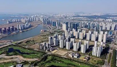 인천 송도의 아파트 단지 전경. 잇따른 금리 인상으로 부동산 시장 침체가 지속되는 가운데 ‘인천의 강남’으로 불리는 송도 집값이 올해 들어 크게 하락했다. 사진=연합뉴스