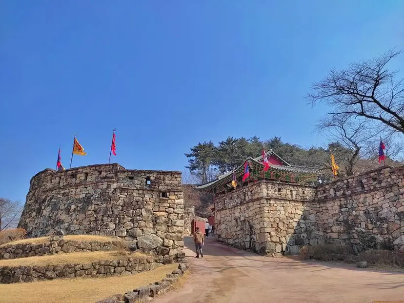 고창읍성은 순천의 낙안읍성과 함께 원형이 잘 보존된 몇 안 남은 읍성 중 하나다. 고창읍성의 모든 성문은 옹성을 갖추었다. 사진=구완회 제공