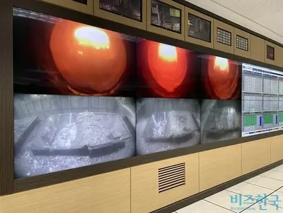 자원회수시설 내부에 위치한 제어실. 소각로와 쓰레기 벙커, 연소가스 배출 농도를 실시간으로 파악한다. 사진=전다현 기자