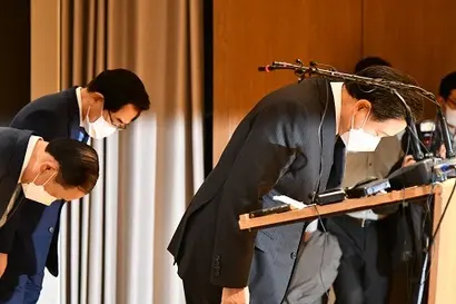 10월 21일 서울 양재동 SPC그룹 본사에서 허영인 SPC그룹 회장이 기자회견을 열고 계열사 직원 사망사고 관련 ‘대국민 사과 및 재발방지 대책’을 발표했다. 사진=이종현 기자